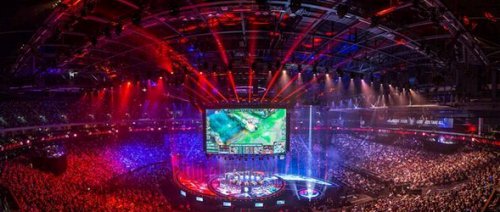 备受瞩目的 备受瞩目的