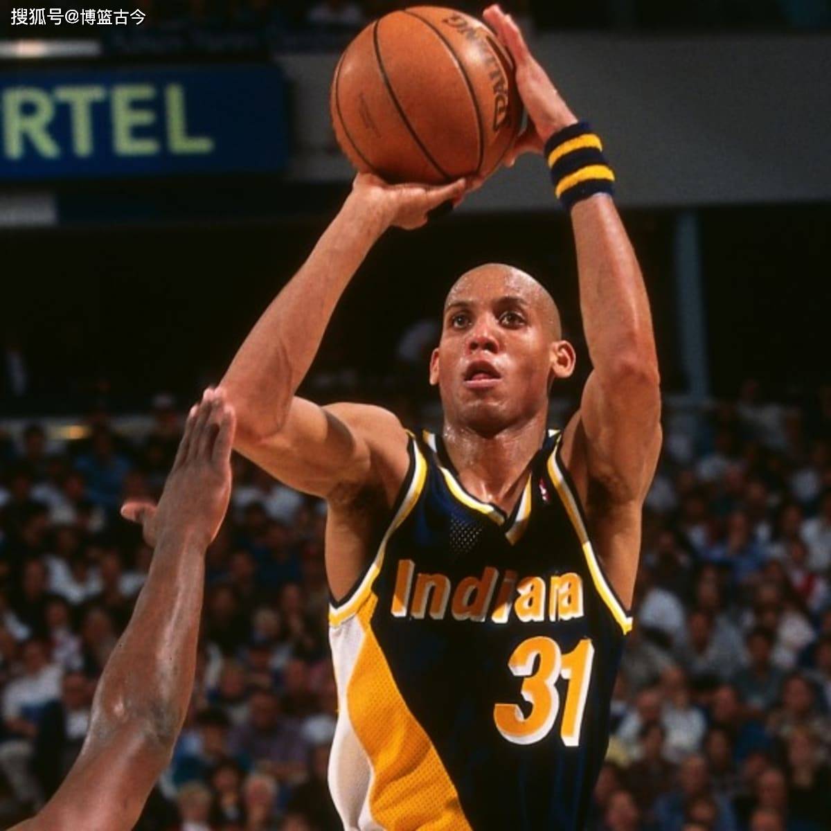 她与搭档配 她与搭档配