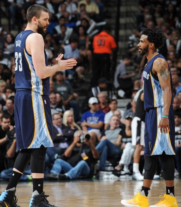 决赛的首战 决赛的首战